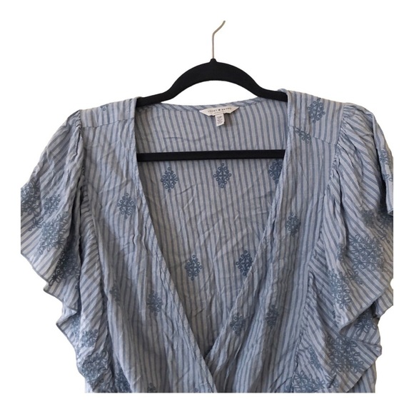 Lucky Brand Embroidered Floral Cross Over Flutter Sleeve Top Women's Small Blue - Picture 6 of 10